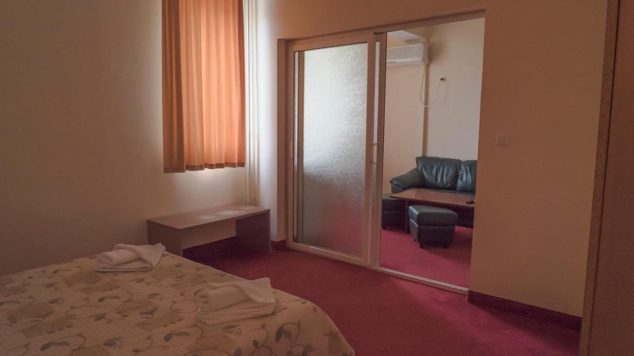 Park Hotel Persey Varna ภายนอก รูปภาพ